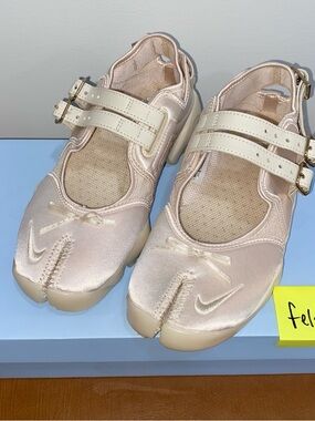 Nike Air Rift Women's Split-Toe Mary Jane Sneakers in Pearl